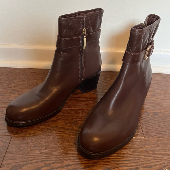 Leather ankle boots 🥾 - Picture 2 of 9